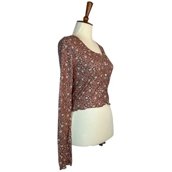 Flirty Long Sleeve Button Up Floral Mauve Crop Top - Picture 11 of 16
